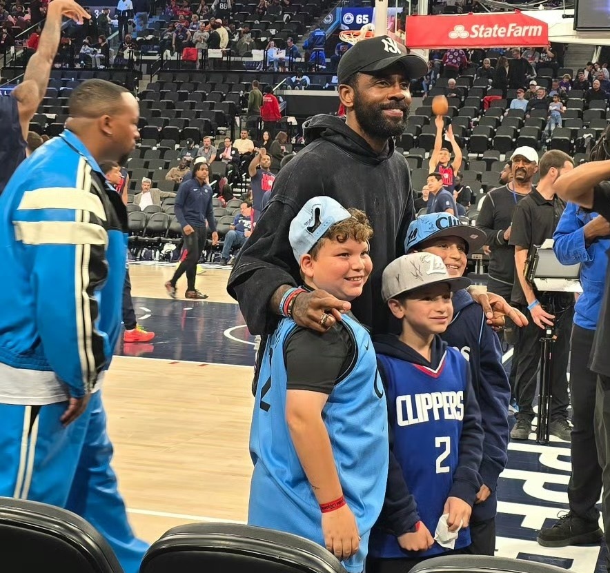 AYX-包含Ming重返赛场，持续失利首场状态出色，快船观众沸腾！的词条