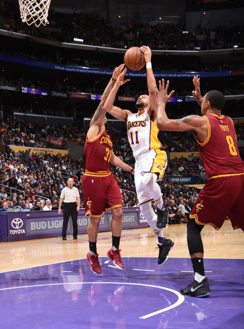 爱游戏-包含阿扎伦卡爆冷击败湖人，回归赛场引爆全场！的词条