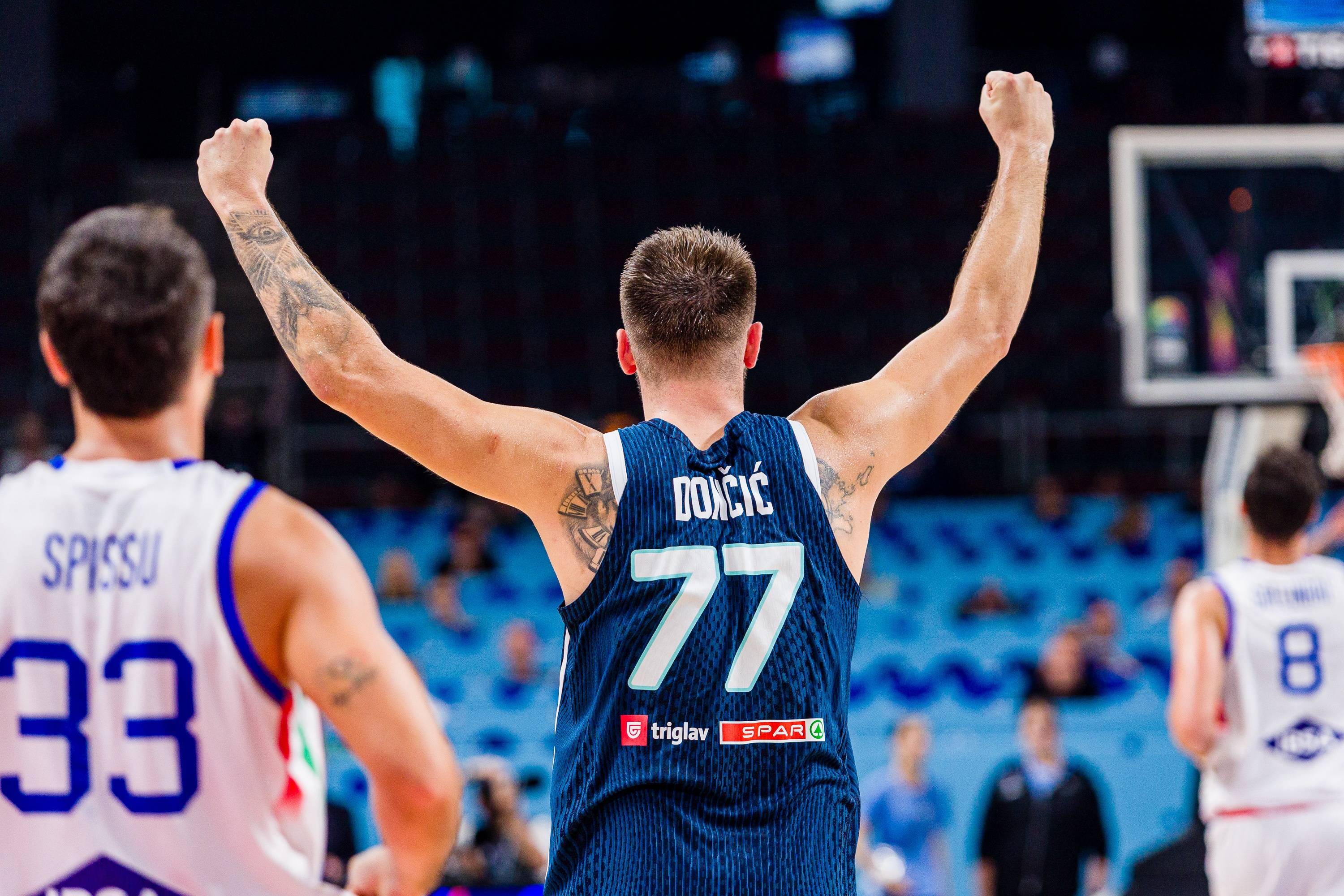 爱游戏-东契奇回归赛场，高光表现首场状态亮眼，西班牙队观众沸腾！的简单介绍