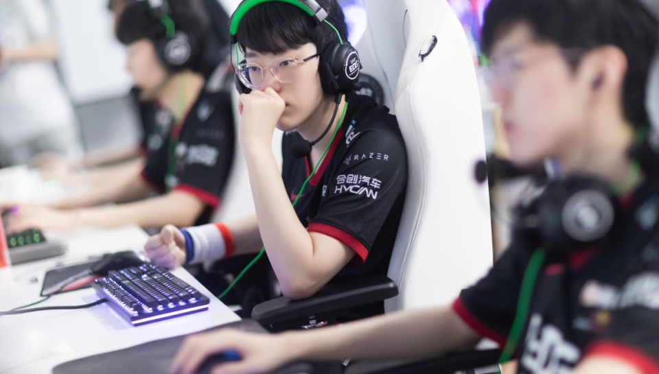 Scout回归赛场,比分优势明显首场状态亮眼,巴塞罗那观众沸腾!的简单介绍 Scout回归赛场,比分优势明显首场状态亮眼,巴塞罗那观众沸腾!的简单介绍